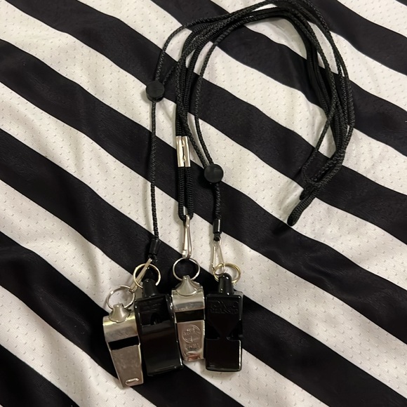 Lot - Smitty Men’s Bball Referee Shirt M & KHSAA & XL Plain Stripes & 7 Whistles - Picture 8 of 8